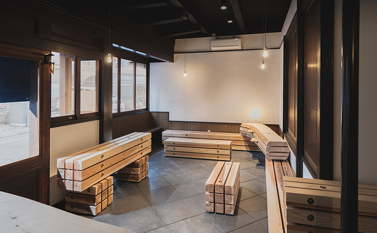 店舗のリフォーム（製材品・ひのき板）